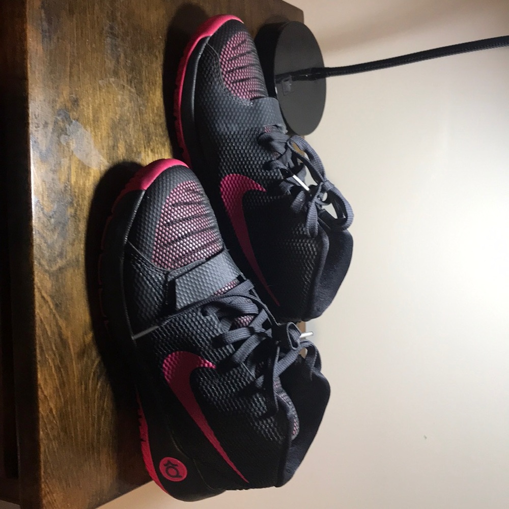 Size 6y pink nike KD
